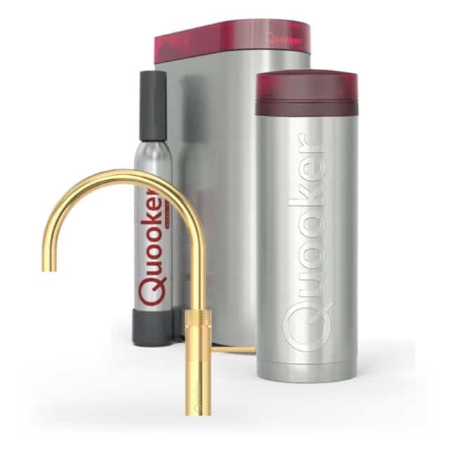 Quooker Fusion Round Goud met PRO3 en een CUBE, kraan, reservoir en CUBE samen op wit