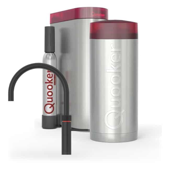 Quooker Fusion Round Zwart met Combi en een CUBE, kraan, reservoir en CUBE samen op wit