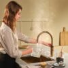 Quooker Fusion Round Messing Patina met PRO3 en een CUBE in een tweede keukenopstelling