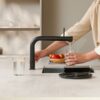 Quooker Front Zwart Losse Kraan in een derde keukenopstelling