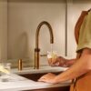 Quooker Classic Fusion Round Messing Patina met PRO3 in een vierde keukenopstelling