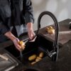 Quooker Flex Round Gunmetal losse kraan in een tweede keukenopstelling