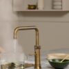 Quooker Classic Fusion Square Messing Patina met PRO3 en een CUBE in een tweede keukenopstelling
