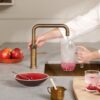 Quooker Classic Fusion Square Messing Patina met PRO3 en een CUBE in een derde keukenopstelling