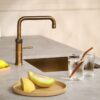 Quooker Classic Fusion Square Messing Patina met PRO3 en een CUBE, de afwerking Messing Patina van dichtbij