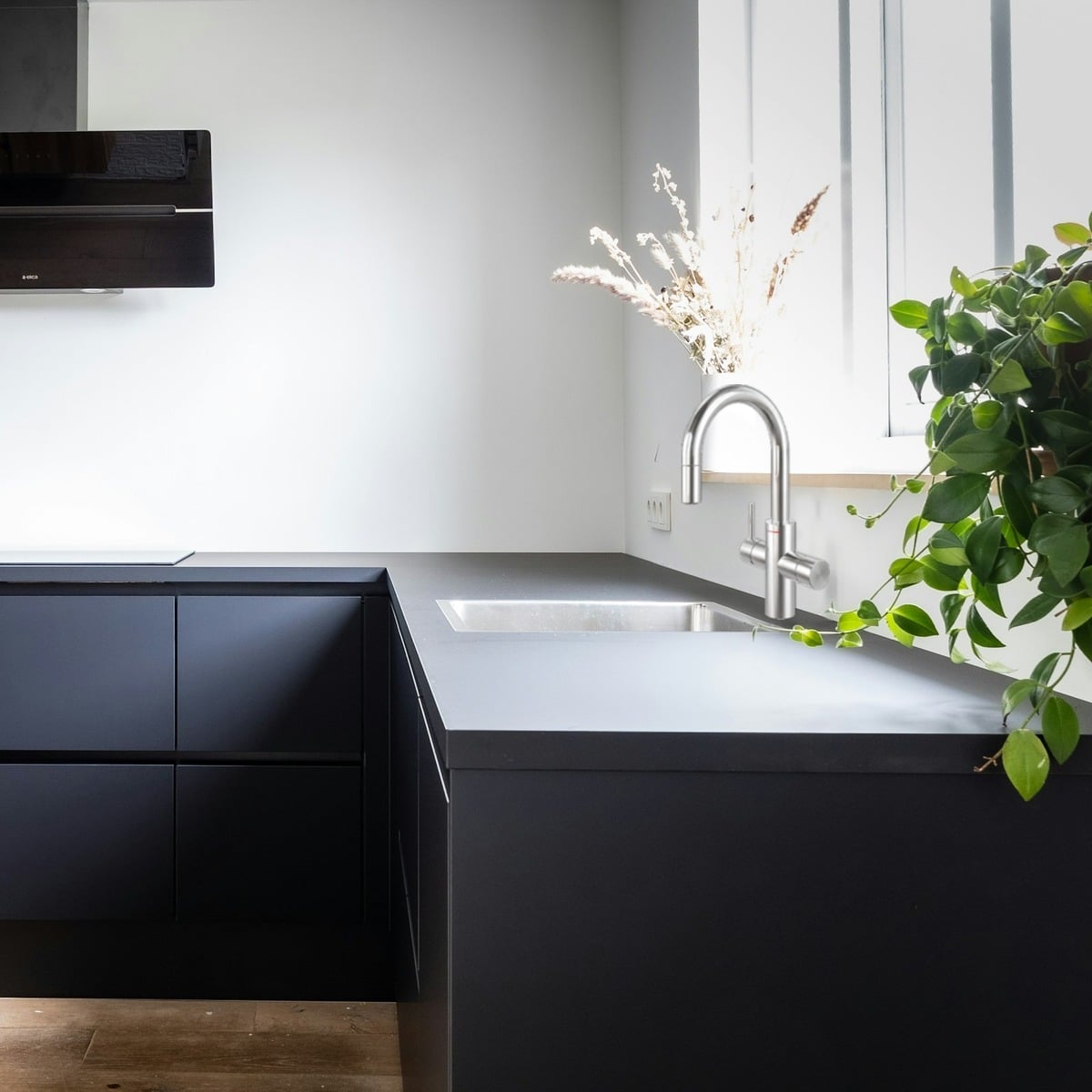 Unito Cosmos Pullout Rond RVS look met Elements 6 Unito Cosmos Pullout Rond RVS look met Elements in een keuken