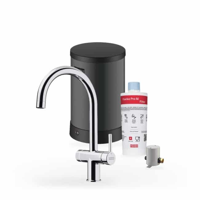 Franke Maris Touch 3-in-1 Rond Chroom met Maris 4 liter en een Uitbreidingsset 4-in-1, kraan, reservoir, filter en uitbreidingsset samen op wit