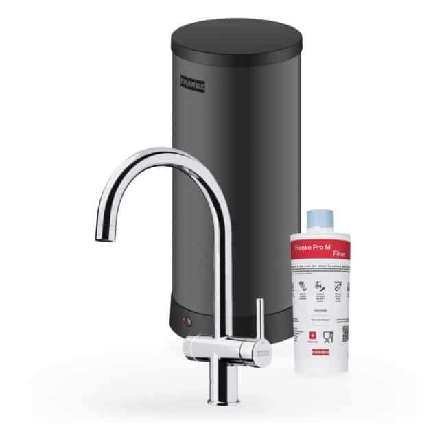 Franke Maris Touch 3-in-1 Rond Chroom met Maris 7 liter, kraan, reservoir en filter samen op wit